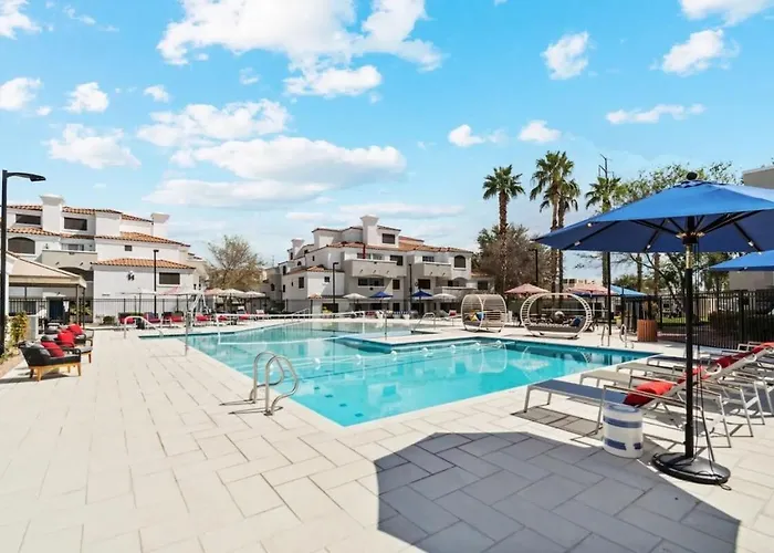 Luxury Getaway 1br Free Parking And Pool Apartment *