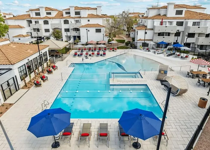 Luxury Getaway 1br Free Parking And Pool Apartment