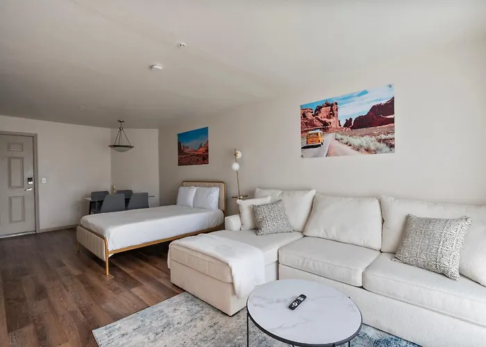 Luxury Getaway 1br Free Parking And Pool Apartment Tempe