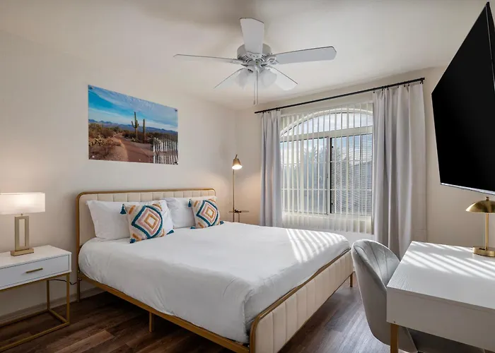 Luxury Getaway 1br Free Parking And Pool Apartment